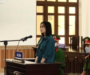 Ngoại hình thay đổi gây chú ý của 'Hotgirl' Tina Dương trong ngày hầu tòa