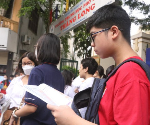 Tỷ lệ tuyển sinh thấp kỷ lục, 105.000 sĩ tử Hà Nội căng thẳng thi vào lớp 10
