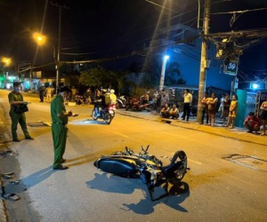 Xe máy đối đầu, bé 3 tuổi cùng người đàn ông tử vong