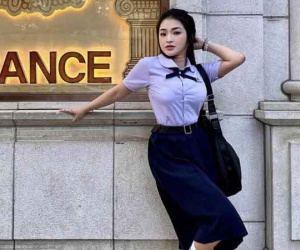 Xuất hiện hot girl mặc đồng phục kín đáo, vẫn khoe đường cong tưng bừng