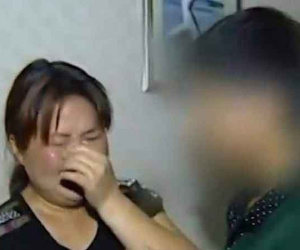 Mẹ đơn thân vất vả nuôi con 8 năm, nào ngờ người bố giàu có vừa xuất hiện, con trai lập tức bỏ mẹ
