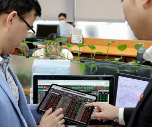 Lãi suất giảm, dòng tiền tỷ USD đổ vào chứng khoán