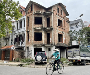 Vay mua nhà, khách hàng 'gồng' trả lãi