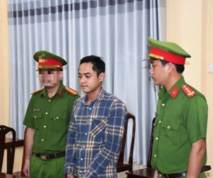 Khởi tố, bắt tạm giam thanh niên chặn đường, đập kính xe cấp cứu ở Trà Vinh