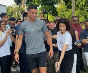 Nữ diễn viên nổi tiếng nói gì khi bị tố 'sờ soạng' Ronaldo?