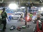 Dân đi đường 'hết hồn' khi dây điện chập phát nổ như bom