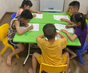 Nỗi khổ mùa hè của nghìn phụ huynh: Con học lớp 4 phải gửi... mầm non