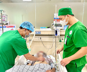 Người đàn ông hôn mê sâu, nguy kịch sau 7 ngày uống rượu liên tục không ăn