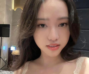 'Tình cũ Tổng giám đốc Phan Thành' xuất hiện bên trai lạ, bỏ bê chuyện phấn son đến độ trông nhạt nhoà