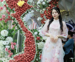 Mẹ cô dâu Bắc Giang chia sẻ về ý tưởng dùng 100kg vải thiều để làm cổng cưới cho con gái
