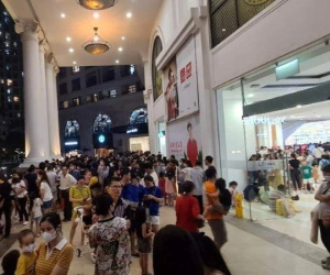 Cháy dưới hầm trung tâm thương mại ở Hà Nội, hàng trăm người tháo chạy
