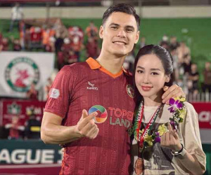 Bạn gái tuyển thủ Việt kiều 'cắm trại' trong phòng gym để có hông 'trái đào' siêu đẹp