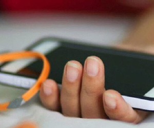 Bé trai lớp 1 bị điện giật tử vong khi sử dụng điện thoại đang sạc pin