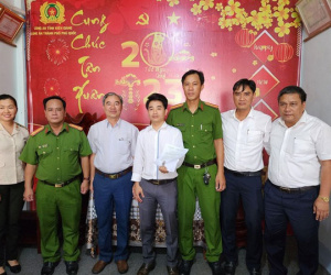 Bàn giao chiếc đồng hồ 278 triệu đồng cho người bị mất tại sân bay Phú Quốc