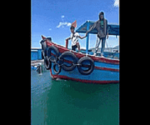 Chặn tàu, đánh người trên vịnh Vân Phong