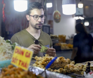 Khách hàng loay hoay với công nghệ thanh toán ở lễ hội không tiền mặt