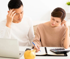 Sau 1 lần đi chợ, chồng quyết định đưa thẻ lương cho tôi giữ