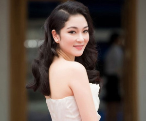 Nhan sắc tuổi 37 của Hoa hậu Nguyễn Thị Huyền