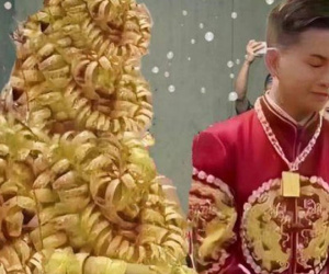 Sự thật bức ảnh cô dâu đeo vàng kín cả đầu, đến mức không nhìn thấy đường đi