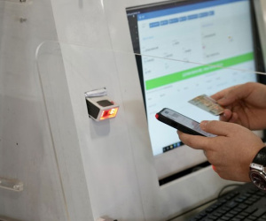 Người phụ nữ dùng giấy tờ giả để đi máy bay
