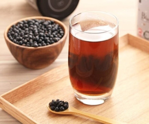 Có nên uống nước đậu đen thay nước lọc?