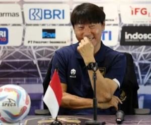 HLV Shin Tae-yong hành động khác thường trước trận đấu với Argentina