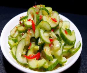 Ăn nửa đĩa dưa chuột, người đàn ông suýt chết vì...
