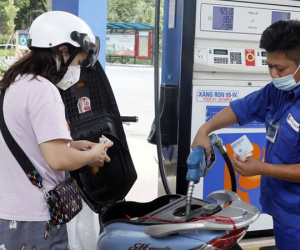 Giá xăng sẽ tăng trở lại vào ngày mai?