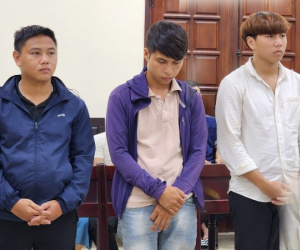 Bắc Giang: Ném chai bia vỡ đầu người đi đường, 4 kẻ nhận kết đắng