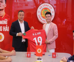 Quang Hải chưa thể ra mắt CAHN vì Pau FC?