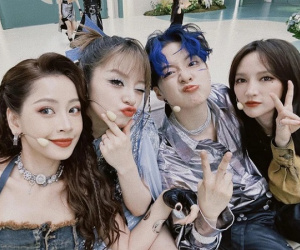 Chi Pu tỏa sáng khi chụp chung khung hình với Jessica và dàn sao ngoại
