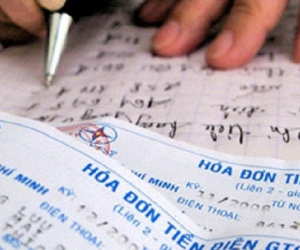 Đi làm cả ngày đến tối mới về, người phụ nữ giật mình khi nhìn thấy con số trên hóa đơn tiền điện