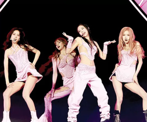 Sao Việt và dân mạng bùng nổ nghe tin BLACKPINK đi tour ở Việt Nam hẳn 2 ngày: 'Ngất 3 ngày 3 đêm, không thể tin nổi!'