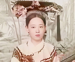Nàng công chúa đẹp đến mức ảnh đen trắng không thể lu mờ nhưng không được sống cùng chồng, cuối đời thảm hại