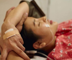 Phương Trinh Jolie lần đầu lộ diện hậu sinh quý tử, nhan sắc mẹ bìm gây chú ý
