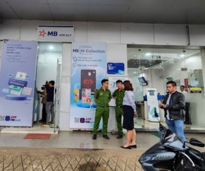 Bỗng nhiên nhặt được 37 triệu đồng từ cây ATM đẩy ra