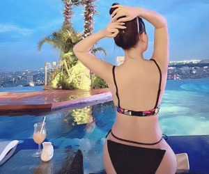 Sao nữ U50 diện bikini khoe body gợi cảm, được khen đẹp 'như gái 18'