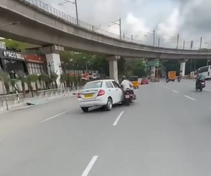 Xích mích trên đường đi, tài xế ôtô có pha xử lý khiến người đi xe máy 'toát mồ hôi hột'