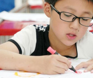 Học sinh tiểu học viết văn về Sự cô đơn, thầy giáo đọc xong rơi nước mắt, cho ngay điểm tuyệt đối