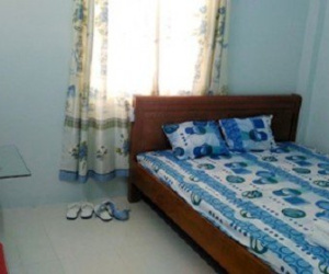 Sau tiếng thét lớn, nhân viên nhà nghỉ thấy đôi nam nữ nằm bất động cạnh con dao