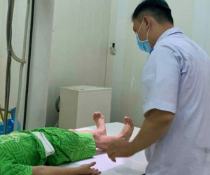Xác minh vụ học sinh lớp 1 bị người dạy trẻ dùng gậy gỗ đánh ở lớp học thêm