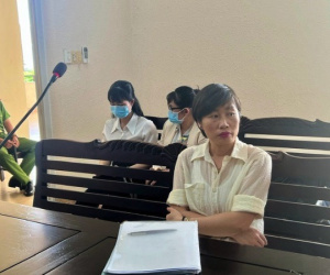 Xét xử vụ người phụ nữ bị cưỡng chế test COVID-19, cả hai bị đơn đều vắng mặt