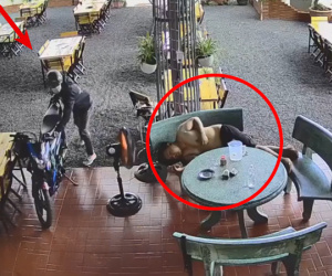 Nằm lướt điện thoại, thanh niên suýt mất xe máy dù dựng ngay cạnh bên