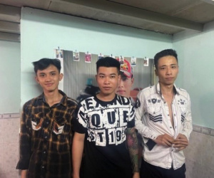 Vụ 2 thanh niên xịt sơn quảng cáo web cá cược lên ghế đá: Công an đã bắt được 3 đối tượng