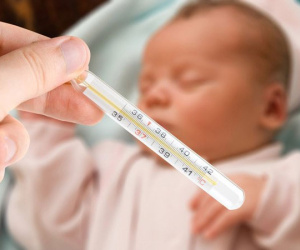 Ba dấu hiệu cảnh báo trẻ bị viêm não cần vào viện ngay
