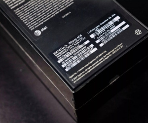 iPhone đời đầu giá 100.000 USD?