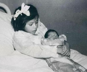 Kỳ lạ người mẹ trẻ nhất thế giới, sinh con khi mới 5 tuổi