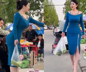 Cô gái mặc váy ôm sát cơ thể, đi chợ mua rau gây chú ý