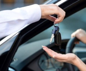 Kiều nữ thuê xe tự lái rồi mất dạng ở Hà Nội