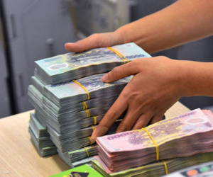 Ngân hàng 'đau đầu' rao bán tài sản